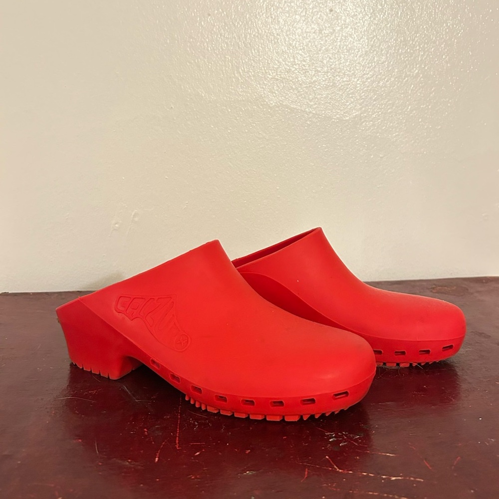 CALZURO RUBBER CLOGS